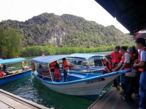 ISLAND HOPPING (8 PAX)